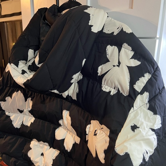 EUC AVA & VIV size 1X black w/white flower print puffer coat with hood - Picture 5 of 8